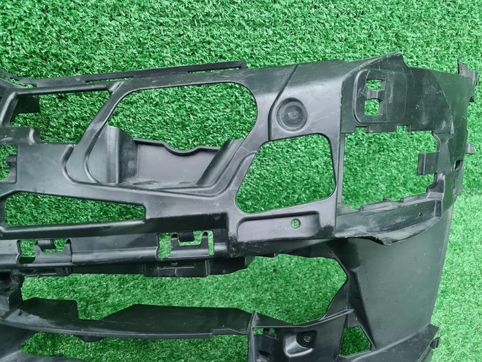 Кронштейн переднего бампера BMW 5er G30 (17-20)