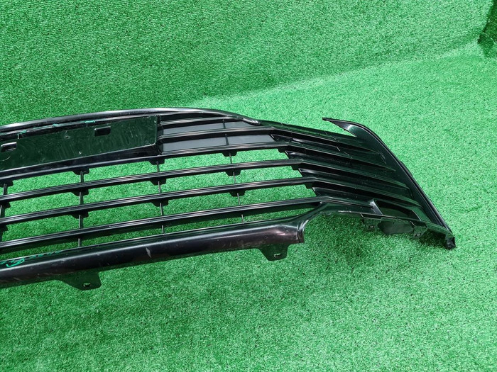 Решетка переднего бампера Toyota Camry XV70 (2020-н.в.)