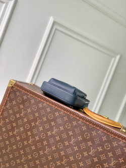 Louis Vuitton Avenue Slingbag PM