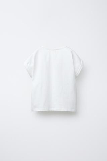 ZARA ТРИКОТАЖНАЯ ФУТБОЛКА ИЗ КРУЖЕВА КРОШЕ С ЦВЕТОЧНЫМ ПРИНТОМ, БЕЛЫЙ