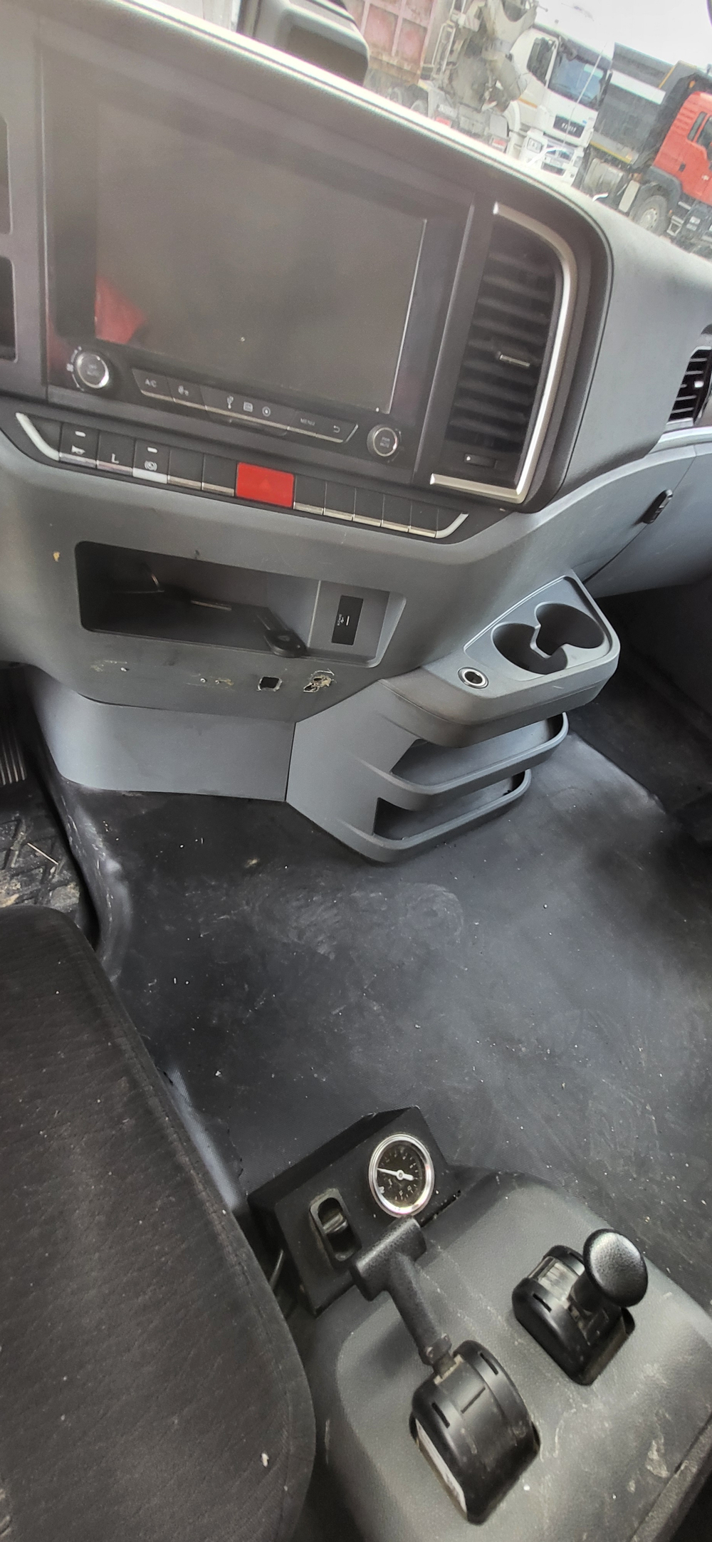 Shacman (Shaanxi) SX* 4x2 Седельный тягач SX418853381 (Дизельный, 12,5 л, 544 л.с., АТ)