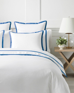 Золотая настольная лампа “Клейтон”