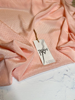 Плательно-блузочный жаккардовый шелк с добавлением вискозы (Stella McCartney, 36%шелк/64%вискоза, Пудровый персик/горошек в тон, 134, 74 гр/м2)