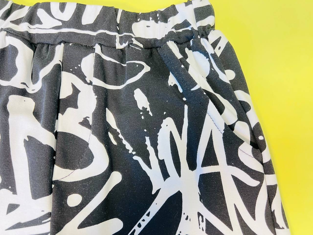 Костюм " Графити" для мальчика с шортами