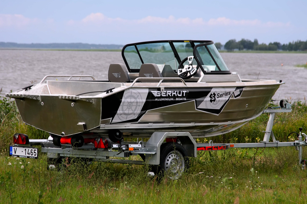 Лодка Berkut S-FISHER