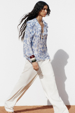 ZARA БЛУЗА ИЗ ТКАНИ С ПРИНТОМ СО СБОРКАМИ И ВОЛАНАМИ, СИНИЙ/БЕЛЫЙ