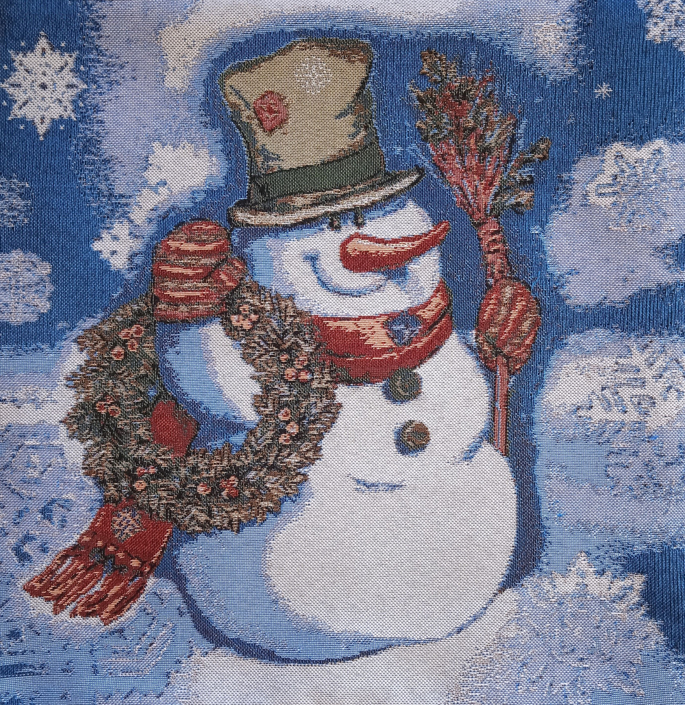 Декоративный гобеленовый чехол для интерьерной подушки Снеговик с веночком 38*38