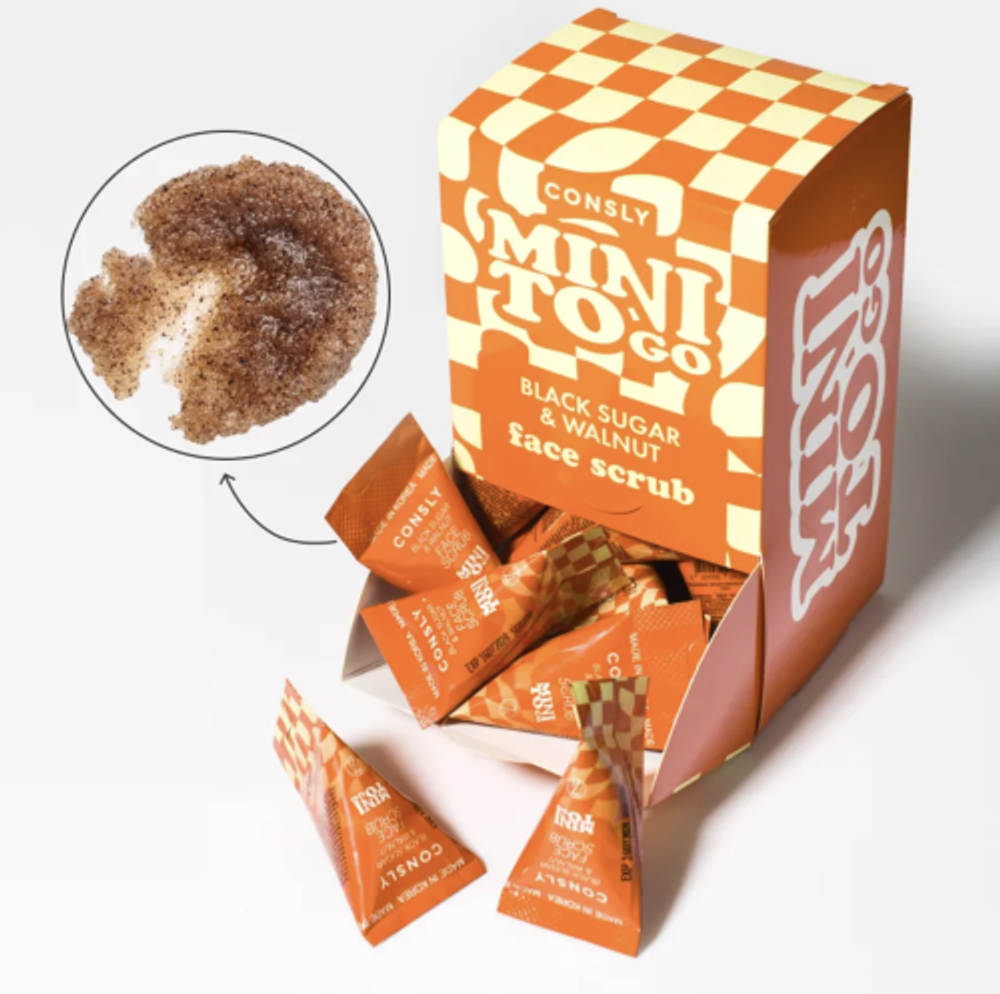 Скраб для лица с черным сахаром CONSLY Mini To Go Black Sugar & Walnut Face Scrub 7 гр