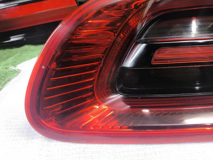 Фонарь правый внутренний Porsche Macan (2014-2018)