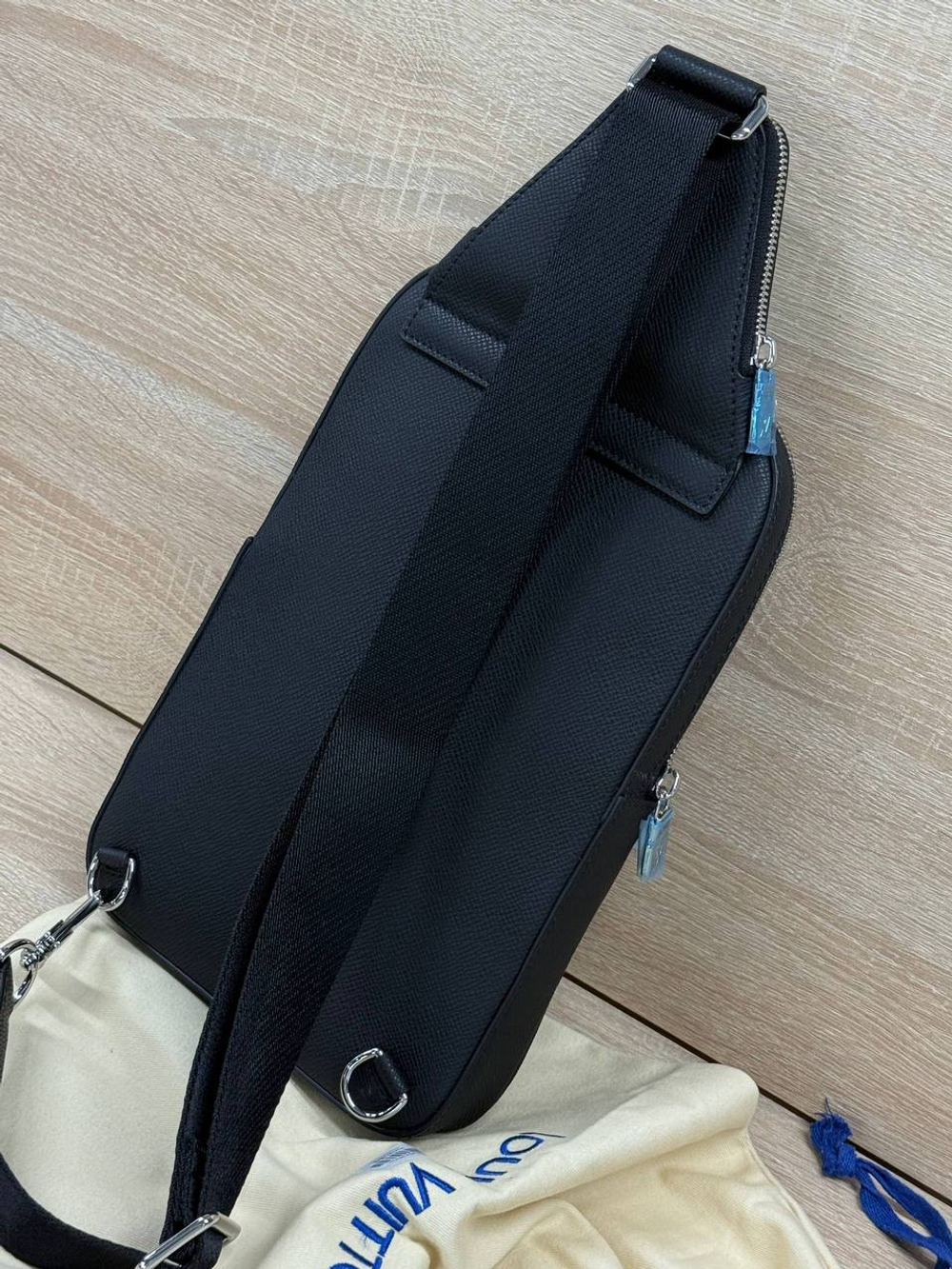 Слинг Louis Vuitton