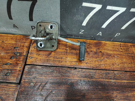 Крюк замка капота Volkswagen Polo 5 14-20 Б/У Оригинал 6RU823186