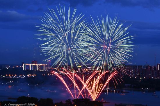 Профессиональный фейерверк под музыку с выездом пиротехников по Республике Алтай