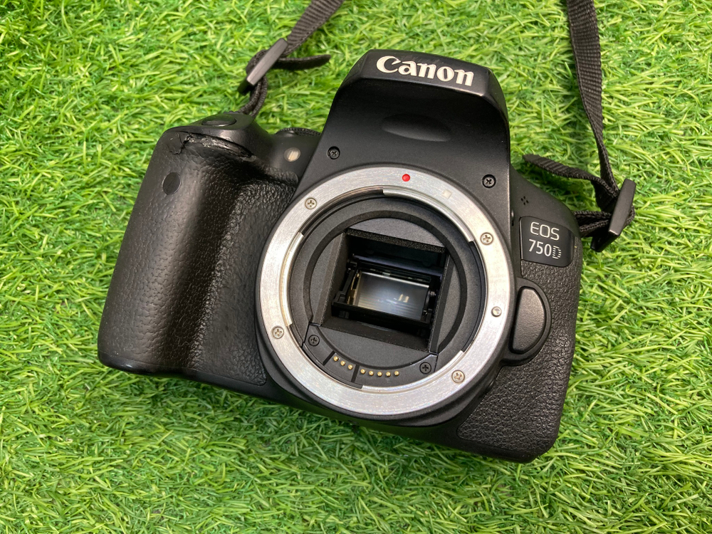 Canon 750D Kit 18-55mm IS STM 16.400 кадров