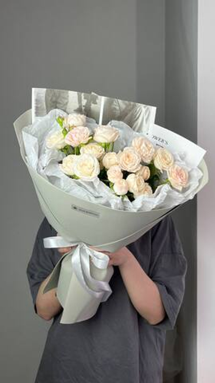 Букет из кустовых роз