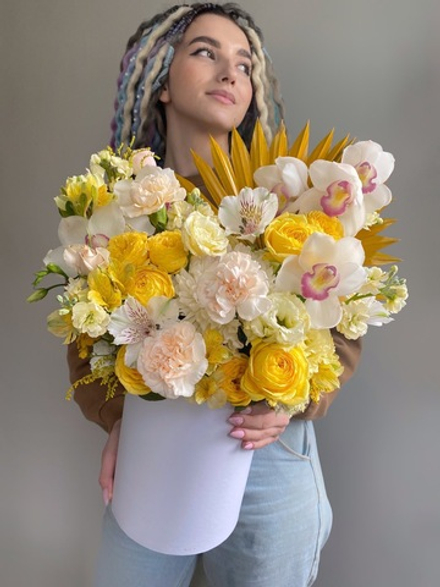 Коробка с цветами "Позволь себе больше"