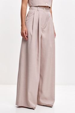 Свободные брюки с защипами серо-бежевого цвета