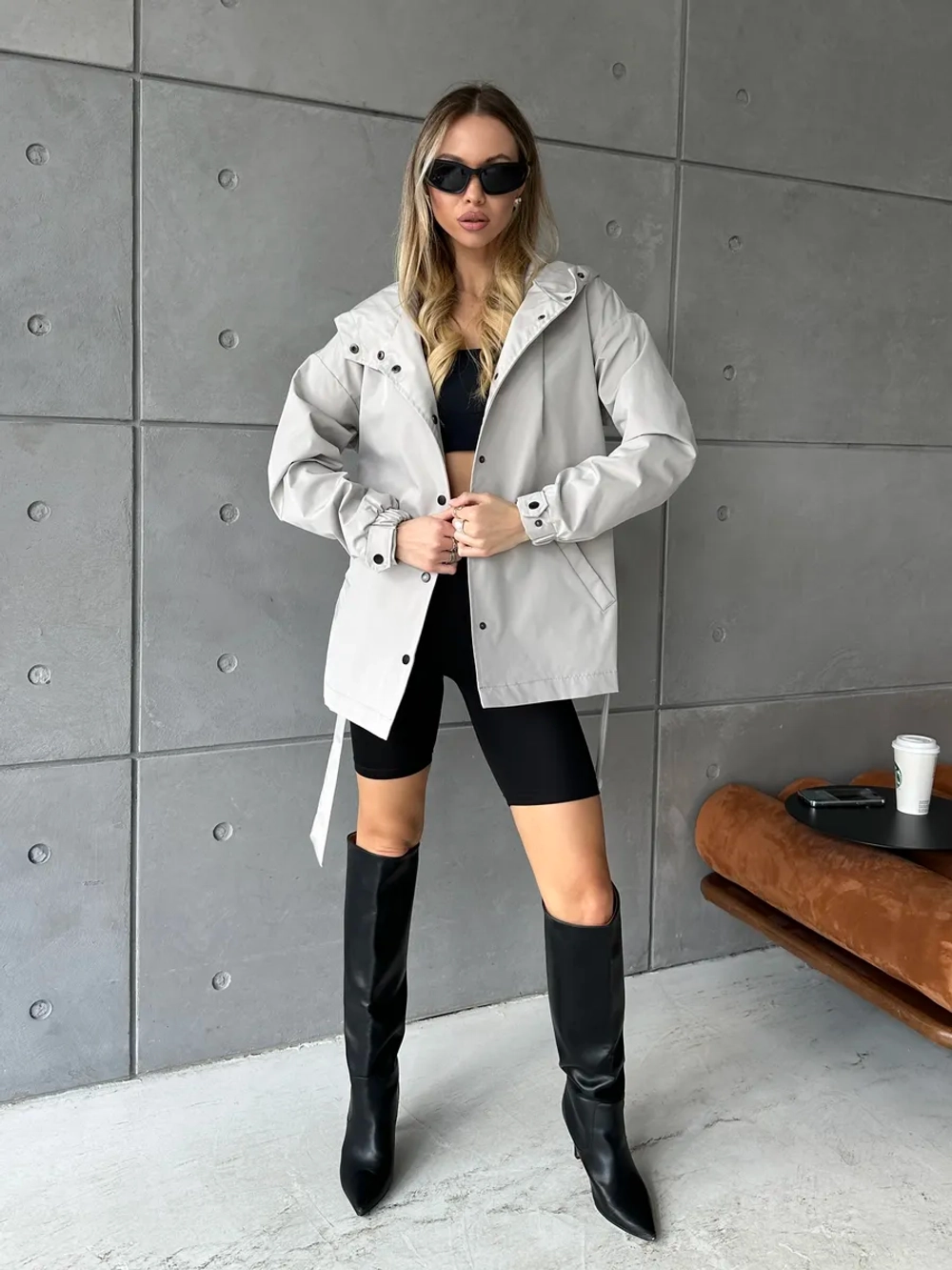 Ветровка удлиненная с капюшоном