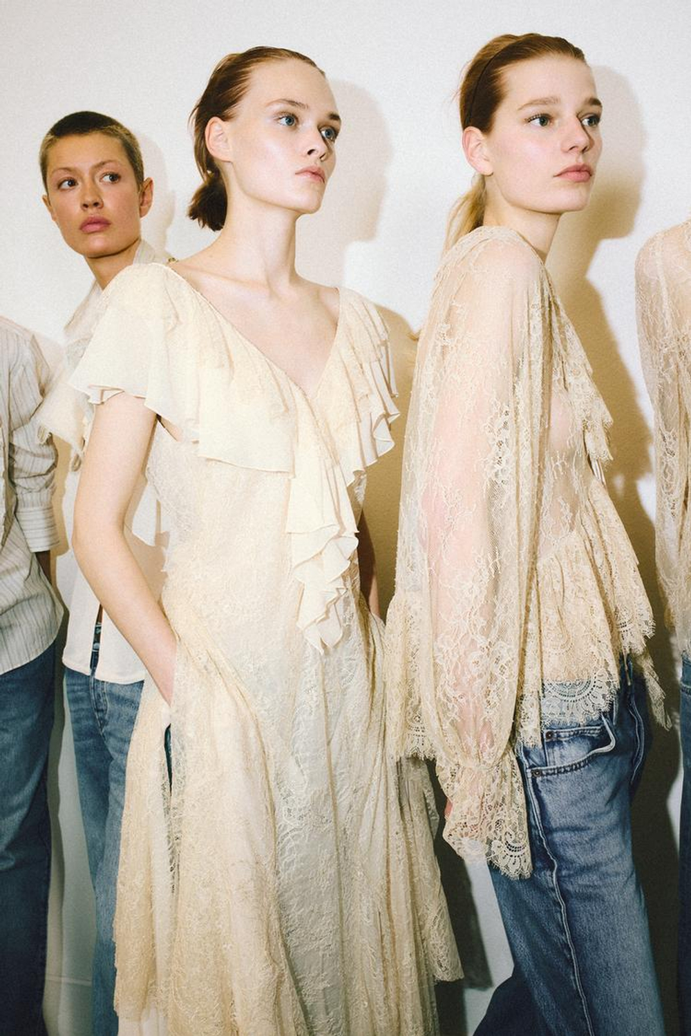 ZARA РУБАШКА ИЗ КРУЖЕВА С ВОЛАНАМИ — ZW COLLECTION LIMITED EDITION, ЭКРЮ