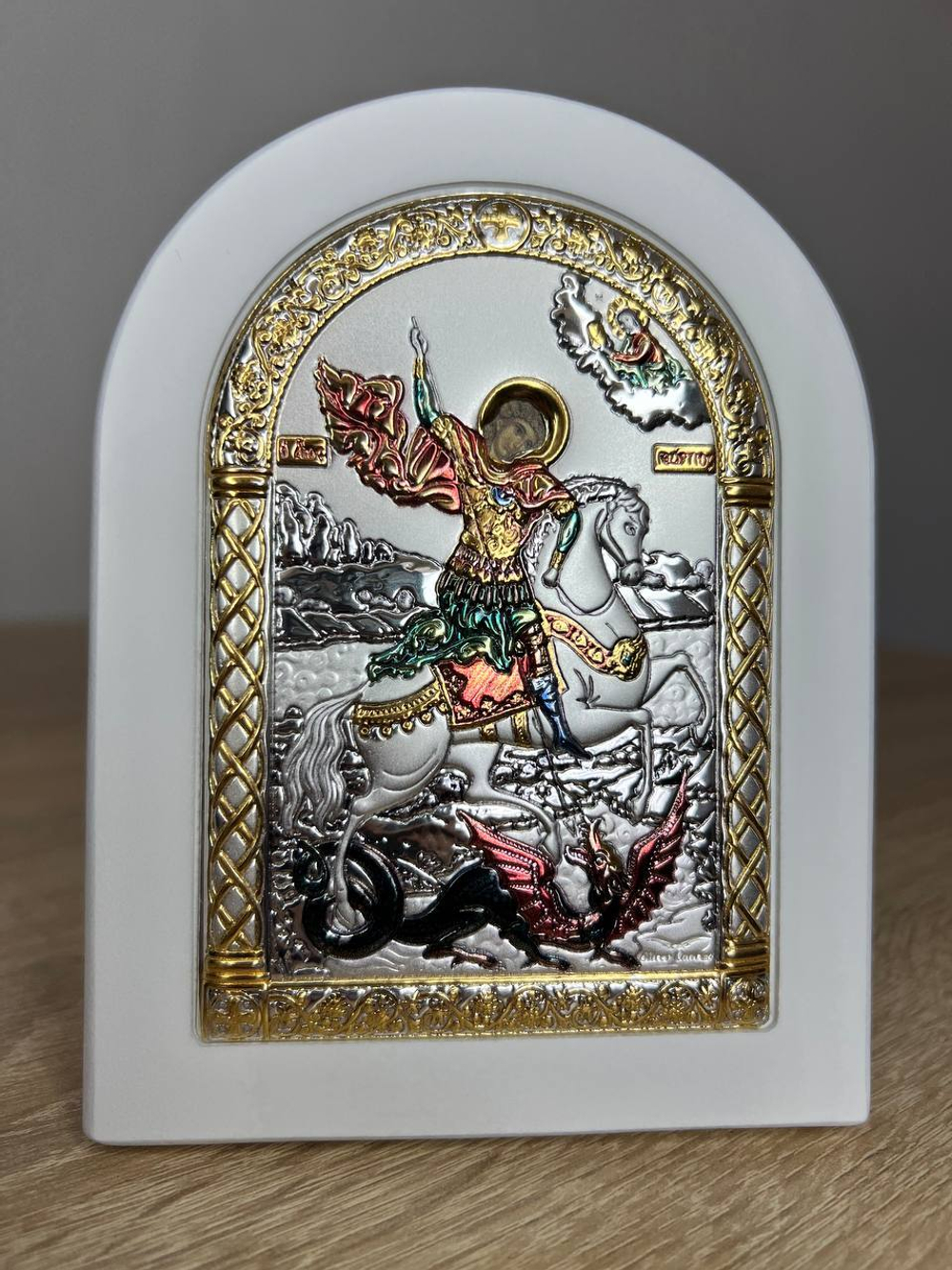 Георгий Победоносец, икона арочная, белое дерево, эмаль 105х140