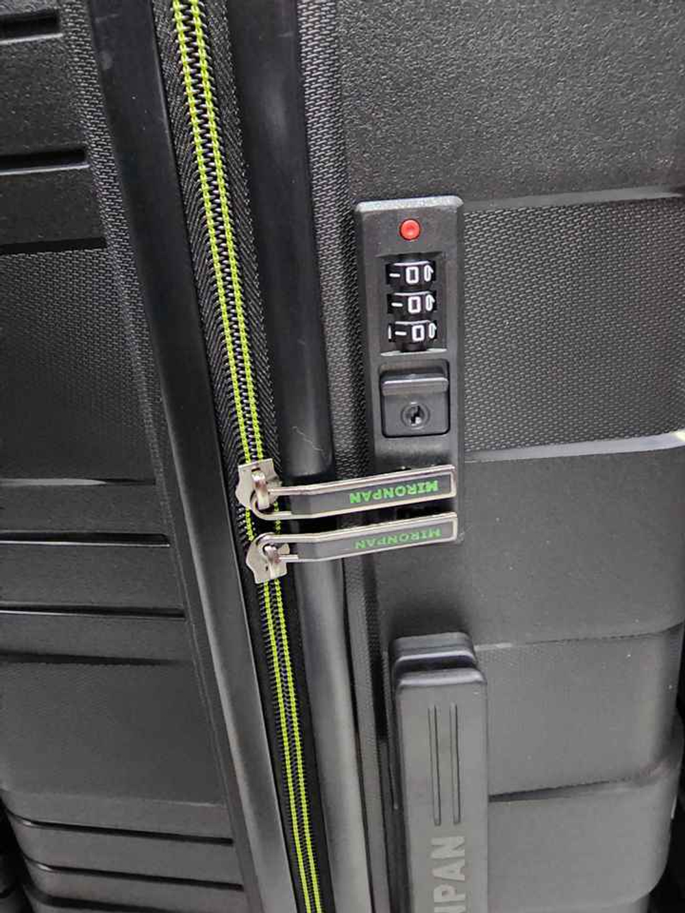 Чемодан Большой (L) полипропилен "Mironpan" съёмные колёса