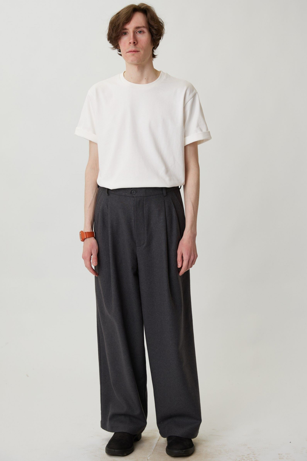 Брюки мужские со складками серого цвета из шерсти