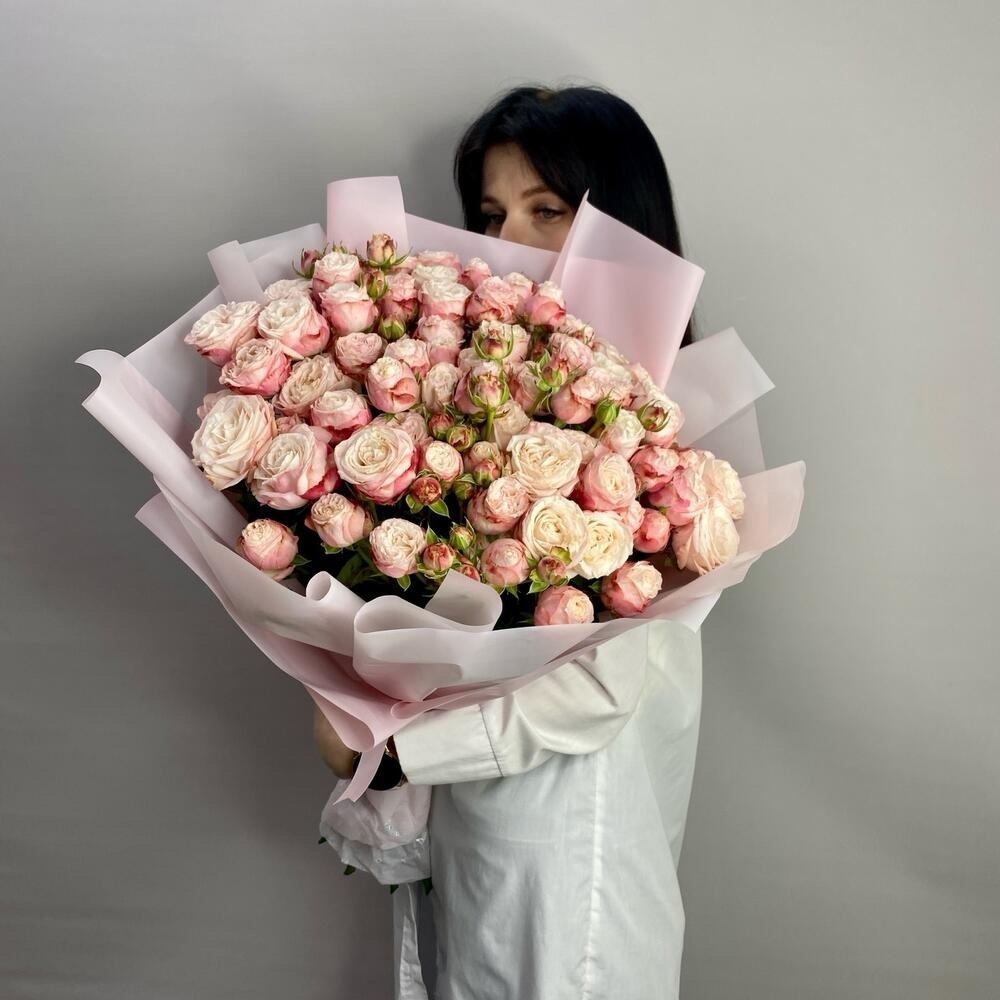 Моно букет из пионовидных кустовых роз Мадам Бомбастик 15шт