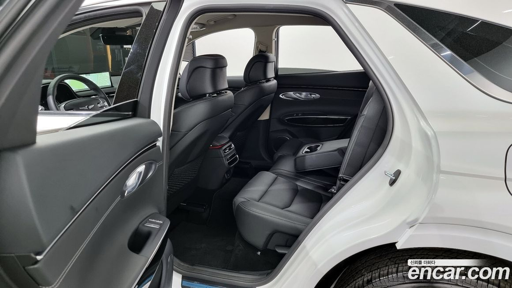 Genesis GV70 2.5T Бензин AWD (12.2023)