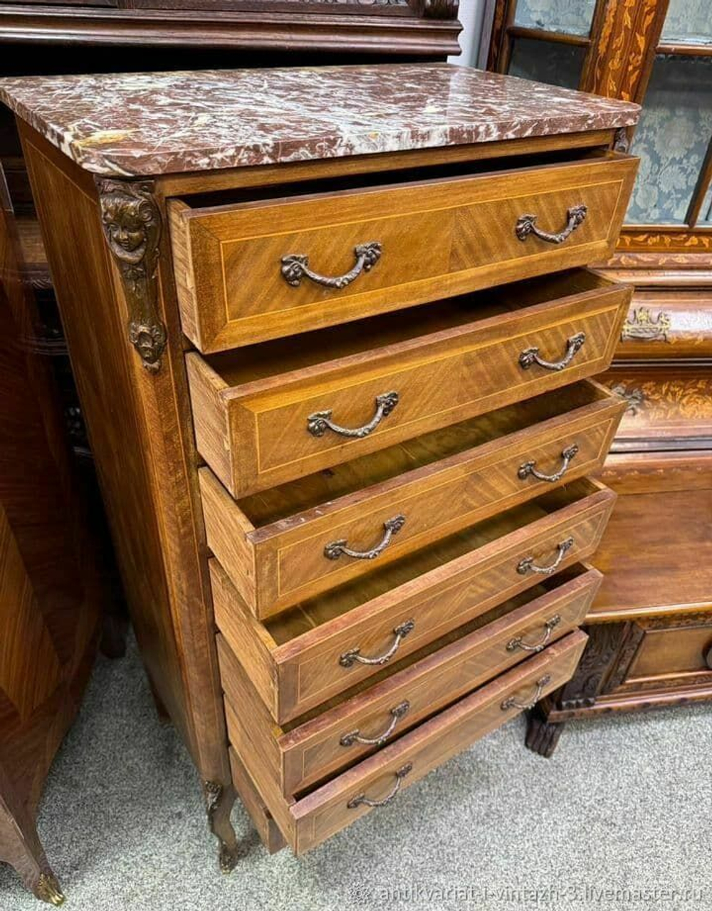 Старинный высокий комод