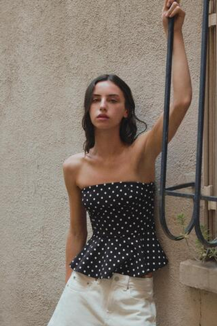 ZARA ТОП С БАСКОЙ И ОТКРЫТЫМИ ПЛЕЧАМИ, ЧЕРНЫЙ/БЕЛЫЙ