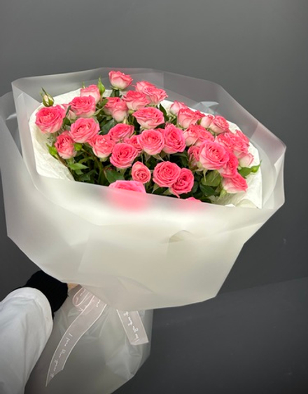 Семь веточек кустовых роз