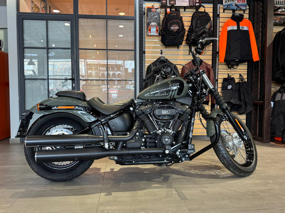 Harley-Davidson Street Bob, 2021 (Deadwood Green)