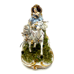 Маленькая повозка, запряжённая лошадьми. Фарфор, круж. фарфор, руч.роспись. Capodimonte. н. ХХ в.