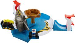 Набор Hot Wheels Monster Trucks Опасное противостояние