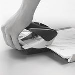 Дырокол металлический LEITZ "New NeXXT WOW", до 30 листов, синий металлик, блистер, 50082036