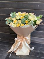 Букет из кустовой розы нежный