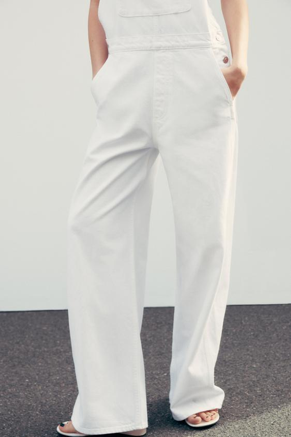 ZARA ДЖИНСОВЫЙ КОМБИНЕЗОН TRF, БЕЛЫЙ