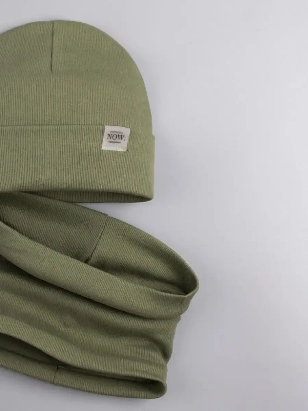 Шапка трикотажная и снуд для детей на осень