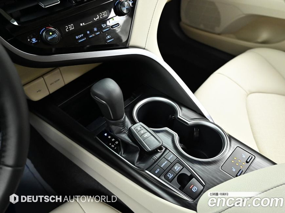 Toyota Camry (XV70) 2.5 XLE Hybrid (08.2023)
