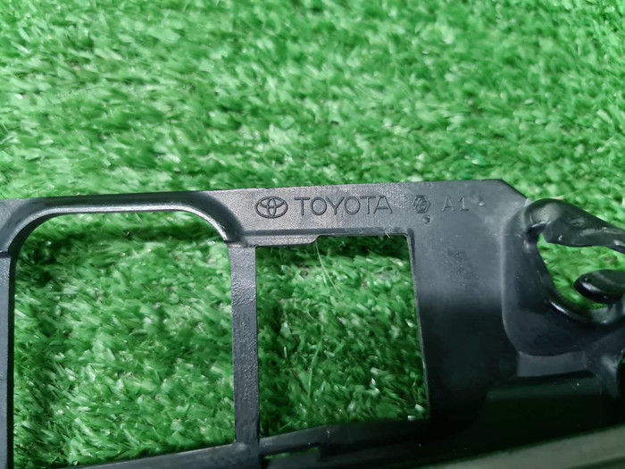 Накладка крышки багажника Toyota Camry xv70 17-нв