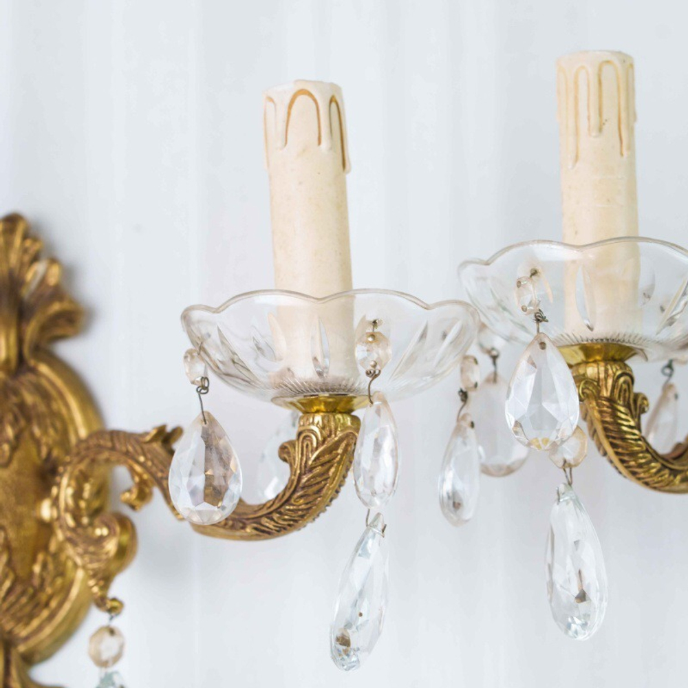 Пара изысканных настенных бра с хрустальными подвесками в стиле Людовика XV