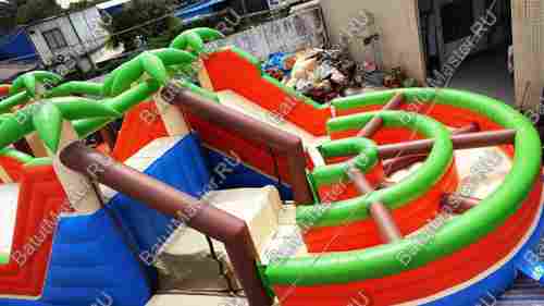 Надувная полоса препятствий "Гонки в джунглях"