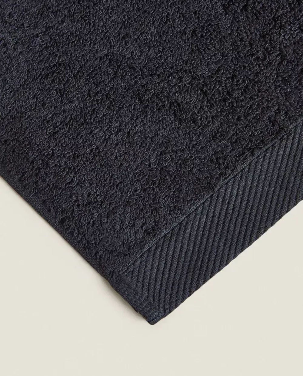 ZARA HOME ОДНОТОННОЕ ПОЛОТЕНЦЕ, ЧЕРНЫЙ