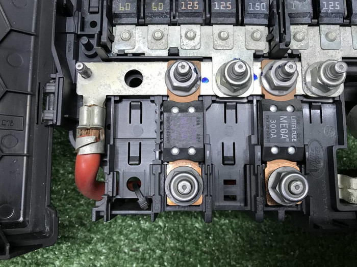 Блок предохранителей LR Discovery Sport (19-нв)