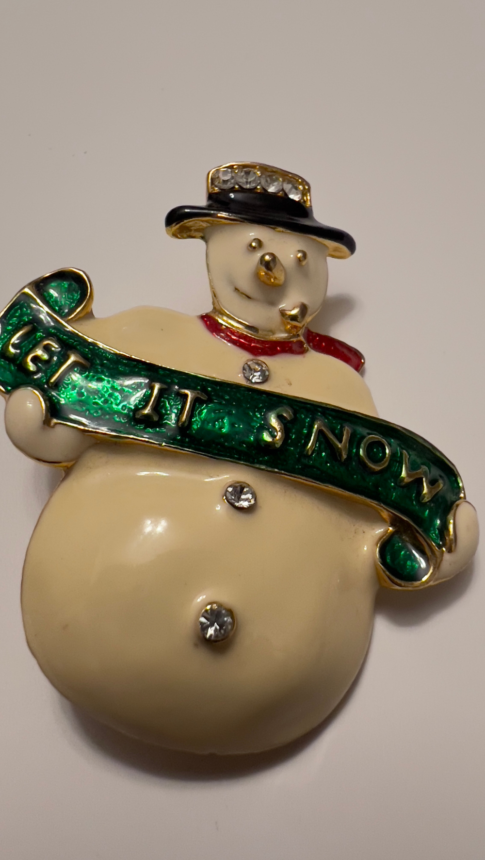 Новогодняя брошь снеговик с трубкой