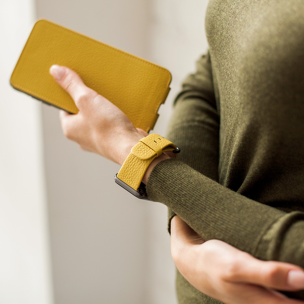 Ремешок кожаный для Apple Watch 42/44mm Classic желтого цвета