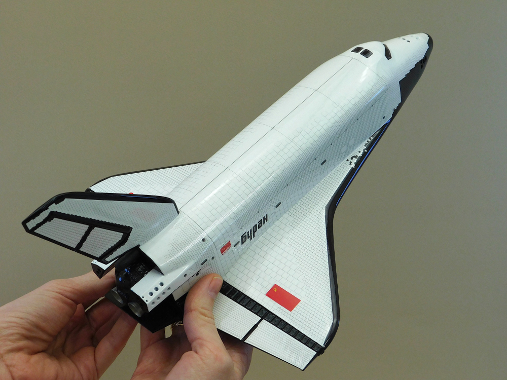 Модель космического корабля Буран (М1:100)
