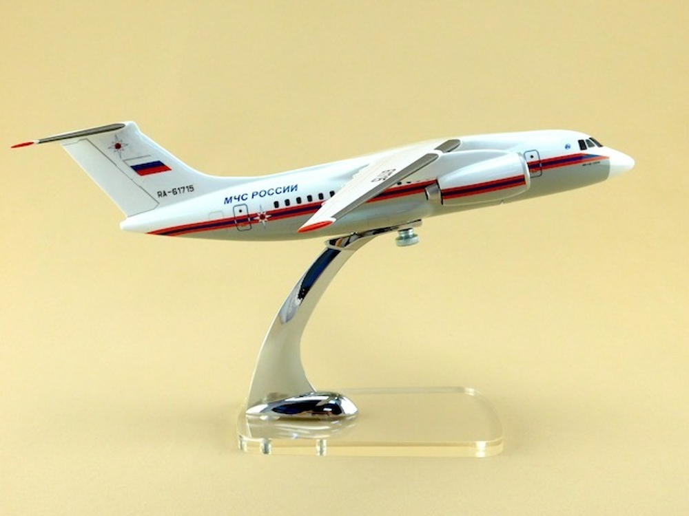 Модель самолета Ан-148-100ЕМ (М1:100, МЧС России)