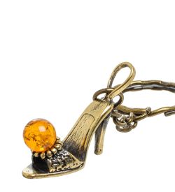 AM-1458 Брелок «Босоножка» (латунь, янтарь)