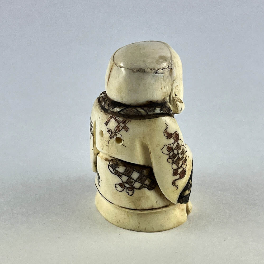 Статуэтка нэцкэ Рыбак с карпом