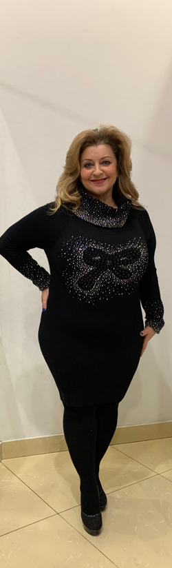Нарядная черная туника-свитер со стразовой отделкой